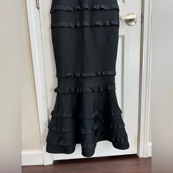 ELLIATT Theatrical Mermaid Gown Ruffled Black Size Medium - Picture 4 of 10